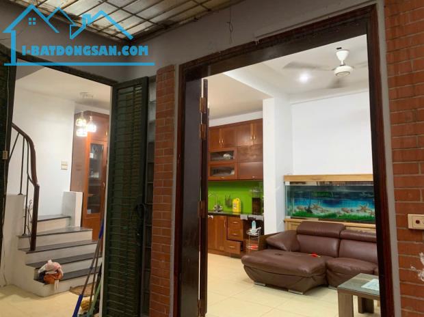 Cho thuê nhà nguyên căn ngõ 360 Xã Đàn, 50m2, 4 tầng, 4 ngủ, 13.5 Triệu KD online, ở gđ - 3