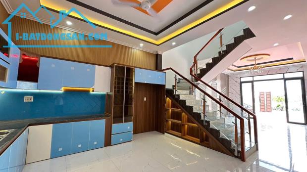 Nhà thiết kế hiện đại 5x35 có sân đậu ô tô ngay chợ Trung Thành SHR. - 3