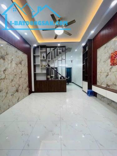 BÁN NHÀ 4 TẦNG, HẺM Ô TÔ 4m THÔNG HAI BÀ TRƯNG Q1