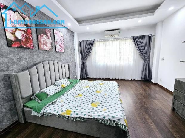 BÁN NHÀ 4 TẦNG, HẺM Ô TÔ 4m THÔNG HAI BÀ TRƯNG Q1 - 2