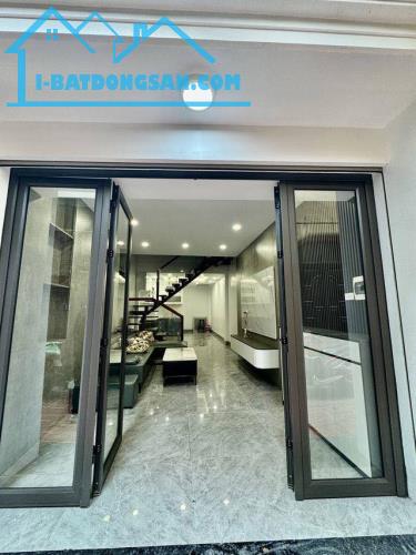 CẦN BÁN NÀ PHỐ CỔ LINH 42M2 4T DÂN XÂY CẠNH AEON LONG BIÊN, GẦN Ô TÔ 8.X TỶ
