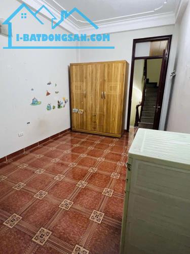 Cho thuê căn hộ tập thể tầng 2 Trại Găng, 70m2, 2 ngủ, 5.5 Triệu ở hộ gia đình