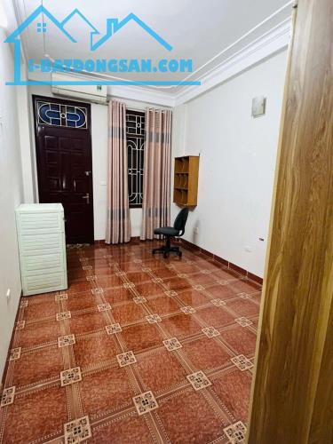 Cho thuê căn hộ tập thể tầng 2 Trại Găng, 70m2, 2 ngủ, 5.5 Triệu ở hộ gia đình - 2