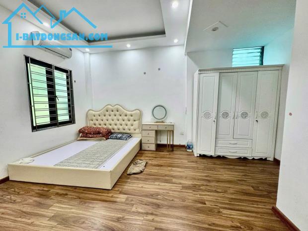 Bán Nhà Ngõ 1194 Đường Láng Nhà Đẹp DT 38m2 5 tầng MT 4.5m Giá 9.6 tỷ - 1