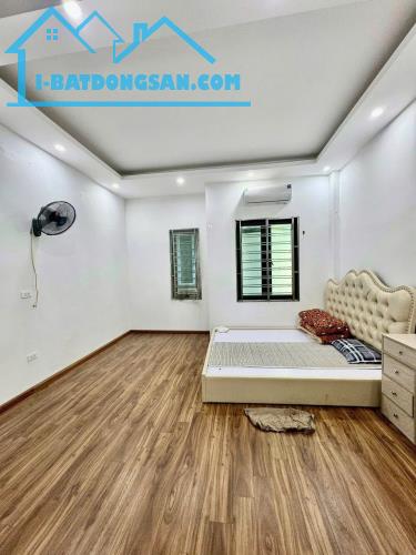Bán Nhà Ngõ 1194 Đường Láng Nhà Đẹp DT 38m2 5 tầng MT 4.5m Giá 9.6 tỷ - 2