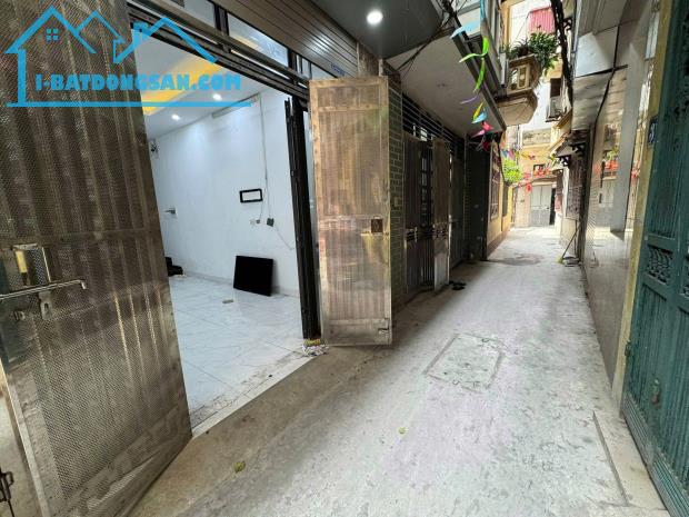 Bán Nhà Ngõ 1194 Đường Láng Nhà Đẹp DT 38m2 5 tầng MT 4.5m Giá 9.6 tỷ - 3