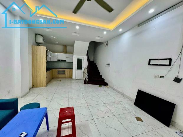 Bán Nhà Ngõ 1194 Đường Láng Nhà Đẹp DT 38m2 5 tầng MT 4.5m Giá 9.6 tỷ - 4