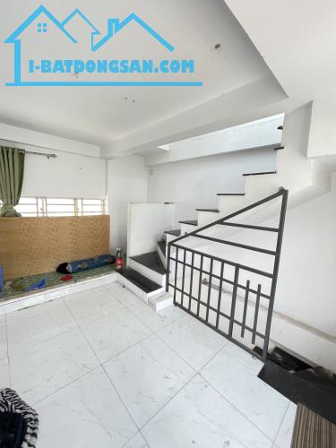 Cần bán gấp nhà gần chợ Bình Thành, 80m, gồm 2 căn, sổ hồng riêng, nhỉnh 2 tỷ, bao giá rẻ. - 2