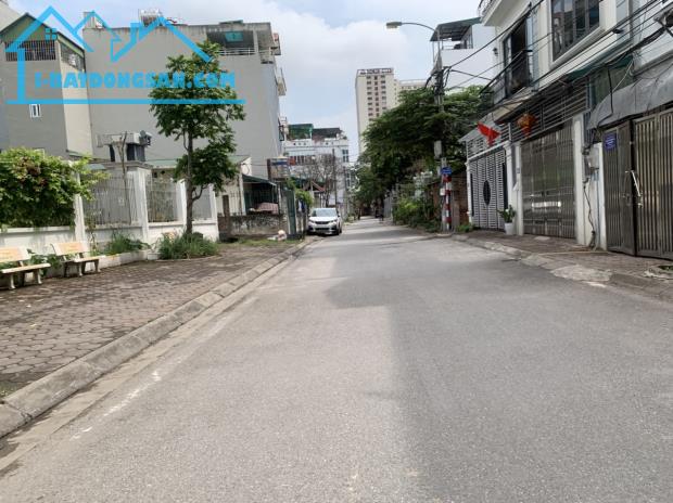 Đất đấu giá Thạch Bàn, mặt ngõ 561 Bát Khối, phân lô vỉa hè, dân cư đông đúc 75m2 - 14 tỷ