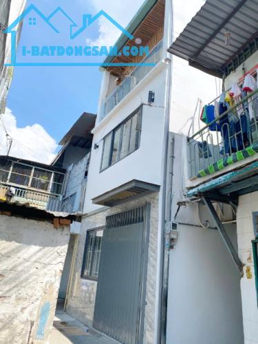 Nhà góc mới 3 tầng sát đường Nguyễn Duy P12Q8. Giá: 3.6 tỷ TL