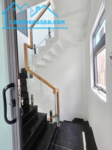 Nhà góc mới 3 tầng sát đường Nguyễn Duy P12Q8. Giá: 3.6 tỷ TL - 4