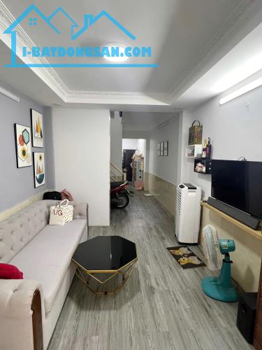Nhà 2 tầng hẻm thông gần mặt tiền Nguyễn Duy P9Q8 - 1