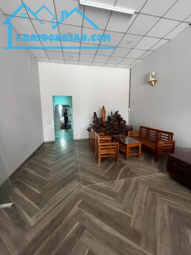 Bán nhà mặt tiền QL1A gần Bệnh Viện Thánh Tâm, Biên Hòa, 150m2, giá rẻ chỉ 9 tỷ 200.