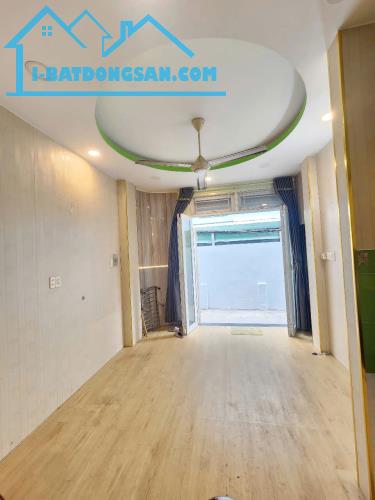 Nhà góc 4 tầng hẻm thông Nguyễn Trãi P2Q5. Giá 6.38 tỷ - 1