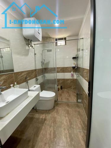 Bán nhà Hồng Hà, Hoàn Kiếm 40m, ô tô gần , giá hơn 7 tỷ