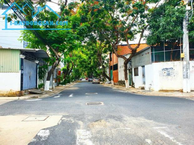 Bán lô đất đẹp 2 mặt đường Dương Hiến Quyền, Phó Đức Chính, ngang gần 8m giá tốt - 1