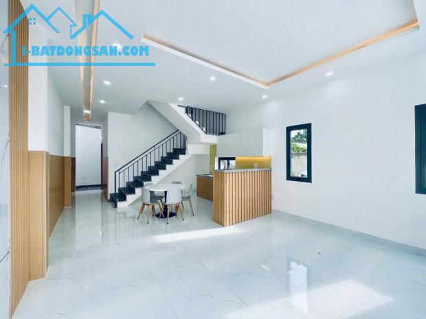 Nhà đẹp mới xây về HCM chỉ 1 tiếng chạy xe, Đường thông thoáng, Chỉ nhỉnh 2 tr - 3