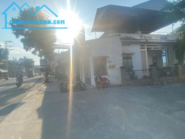 Bán lô đất tặng nhà c4 góc 3 mặt tiền đường Điện Biên Phủ, Dương Hiến Quyền ,cách biển100m - 1