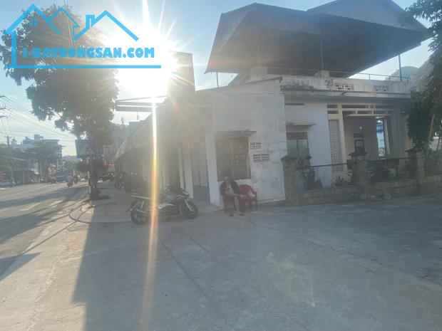 Bán lô đất tặng nhà c4 góc 3 mặt tiền đường Điện Biên Phủ, Dương Hiến Quyền ,cách biển100m - 2