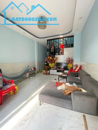 Bán nhà 100m2, HXH, Liên Khu 4-5, Bình Tân, 3 tầng, 5PN, giá 5.9 tỷ còn thương lượng.