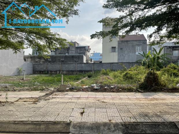 Đất đẹp 13.5x23 full thổ cư, mặt tiền đường 12m KDC Bộ CA Pham hữu Lầu Phước Kiển 21.3 tỷ - 1