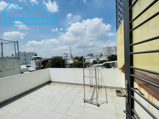 Bán nhà 4 tầng, Dương Thị Mười, Quận 12, hẻm xe hơi, 4PN, nhỉnh 4 tỷ - 4