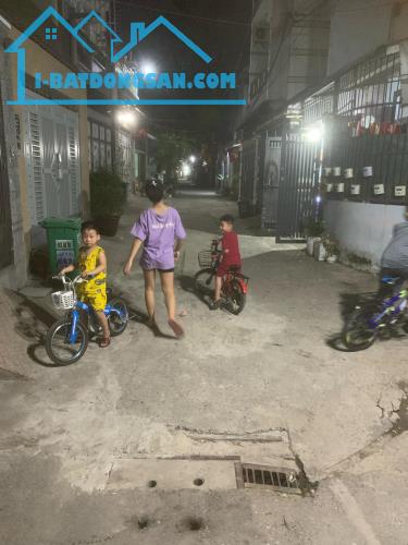 Bán nhà 4 tầng, Dương Thị Mười, Quận 12, hẻm xe hơi, 4PN, nhỉnh 4 tỷ - 5