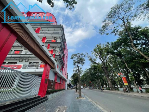 NHÀ ĐẸP NGỌC LÂM , 35M2, 6 TẦNG THANG MÁY, ĐƯỜNG Ô TÔ TRƯỚC NHÀ THÔNG NGỌC LÂM SANG