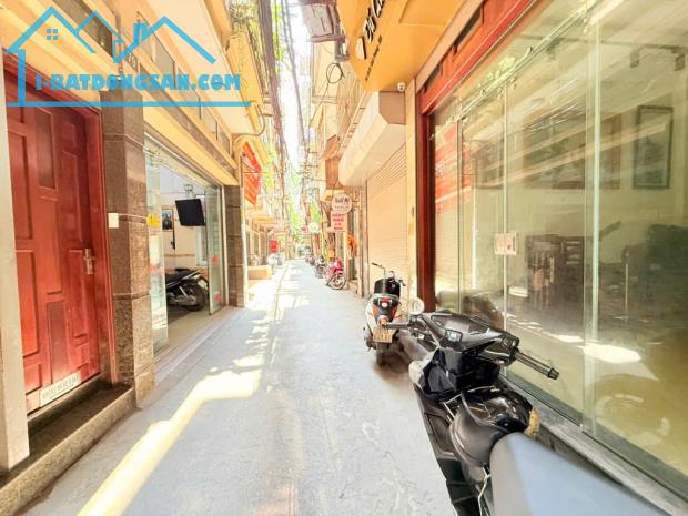 BÁN NHÀ GIẢI PHÓNG ĐỐI DIỆN BỆNH VIỆN BẠCH MAI XUNG QUANH CÁC TRƯỜNG ĐẠI HỌC LỚN