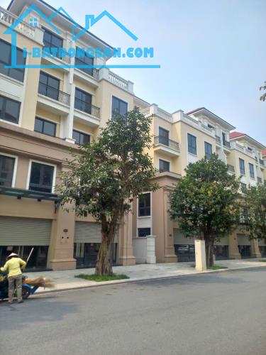 Biệt thự 4PN + 4WC + bếp, 5 tầng, hướng Tây Nam, mặt tiền 6m, đường vào rộng 20m. Giá 17 t - 1