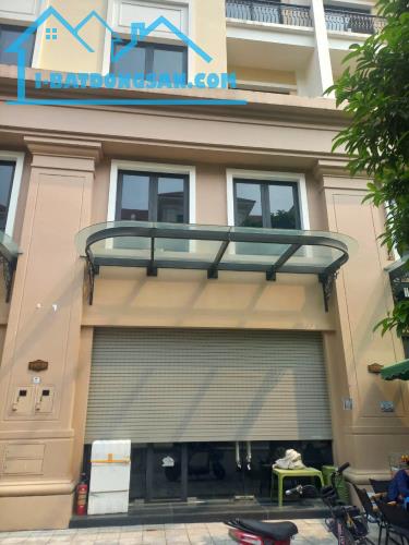 Biệt thự 4PN + 4WC + bếp, 5 tầng, hướng Tây Nam, mặt tiền 6m, đường vào rộng 20m. Giá 17 t - 5