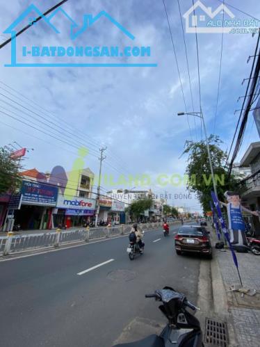 BÁN NHÀ MĂT TIỀN ĐƯỜNG 30/4 DIỆN TÍCH 179M2 DÒNG TIỀN ỔN ĐỊNH CHỈ 17.9 TỶ