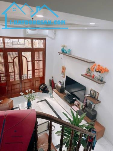 Bán gấp nhà đẹp Đình Thôn, ngõ thông, rộng 2.7m, 40m ra bãi oto, 52m2, Chỉ 8.1tỷ