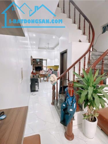 Bán gấp nhà đẹp Đình Thôn, ngõ thông, rộng 2.7m, 40m ra bãi oto, 52m2, Chỉ 8.1tỷ - 1