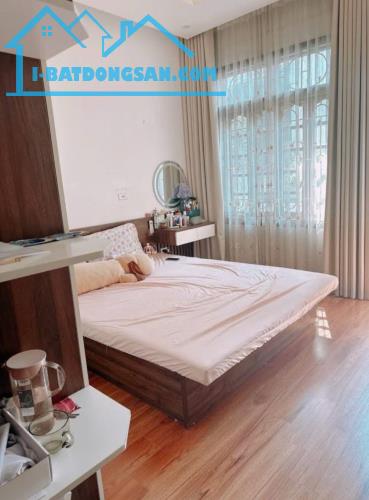 Bán gấp nhà đẹp Đình Thôn, ngõ thông, rộng 2.7m, 40m ra bãi oto, 52m2, Chỉ 8.1tỷ - 2