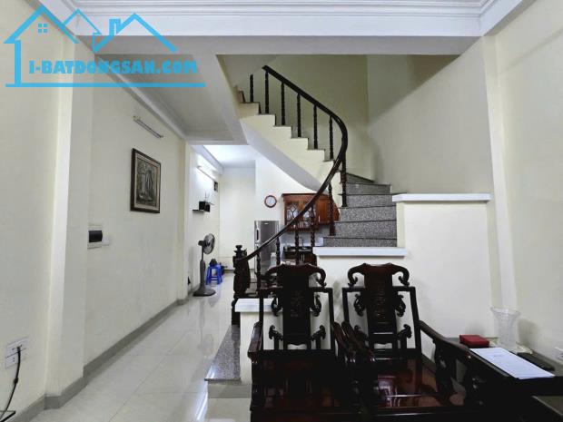 HÀNG HIẾM BÁT KHỐI - DÂN XÂY - Ô TÔ ĐỖ CỔNG - FULL NỘI THẤT 40M2- 6,1 TỶ