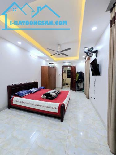 HÀNG HIẾM BÁT KHỐI - DÂN XÂY - Ô TÔ ĐỖ CỔNG - FULL NỘI THẤT 40M2- 6,1 TỶ - 2