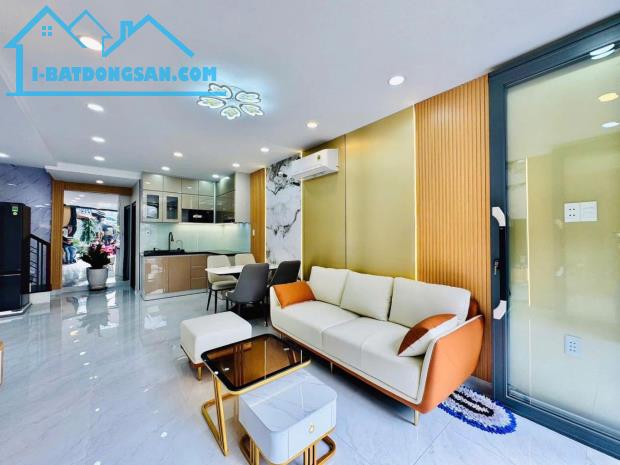 XE HƠI ĐẬU CỬA NHÀ - DUY TÂN P15 PHÚ NHUẬN - MẶT TIỀN 8M - GIÁ CHỈ 5.68 TỶ