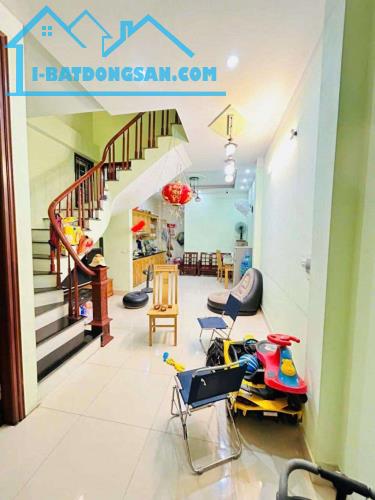 Bán nhà Cổ Nhuế dân xây chắc chắn 85m, lô góc, kinh doanh bất chấp sẵn ở luôn giá 8.2 tỷ