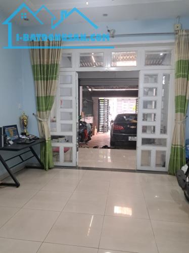 Bán nhà 1 Trệt 1 Lầu Trung Tâm Đông Hòa,đường xe hơi phà phà,gần GO Dĩ An