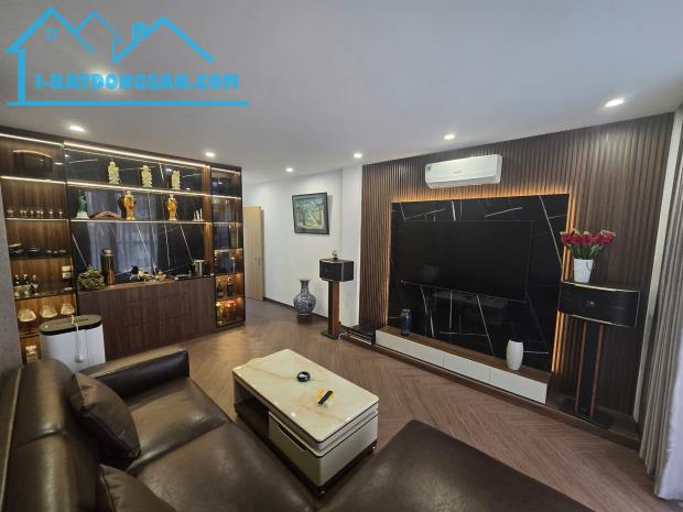 NHÀ ĐẸP PHỐ LÁNG HẠ - ĐỐNG ĐA, 7 TẦNG THANG MÁY GARA Ô TÔ, KINH DOANH VĂN PHÒNG.