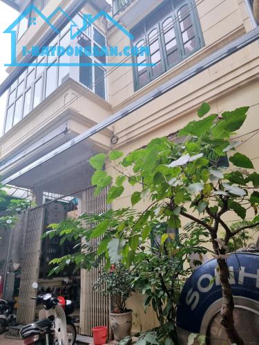 Bán nhà Vị Trí cực đẹp phố đi bộ Trịnh Công Sơn, Dt 115m2, 3T, giá nhỉnh 18 tỷ.