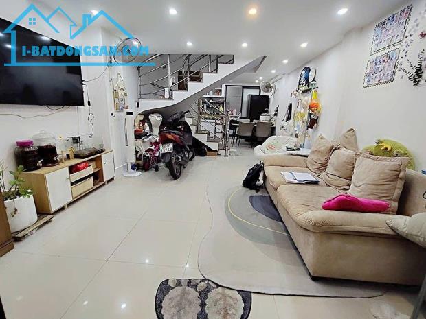 NHÀ 3/2 Q10 - HẺM 3M VÀI BƯỚC RA XE TẢI TRÁNH - 50M2 (4x12.5)- 3 TẦNG BTCT - 3PN CHỈ 8.3TỶ