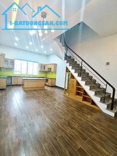 Nhà 5 tầng Lạc Long Quân - 48,5m2 vuông vắn - 2 mặt thoáng - Chào 9,5 tỷ - 1