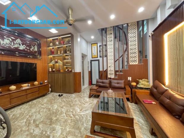 BÁN NHÀ HOÀNG ĐẠO THÀNH, GARA Ô TÔ, THANG MÁY, NỘI THẤT XỊN, 34M2, 6 TẦNG, GIÁ 10.99 TỶ.