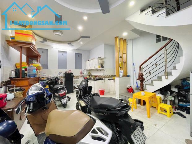 BÁN NHÀ CHÍNH CHỦ - P5 PHÚ NHUẬN - 40M - 4 TẦNG BTCT - PHAN ĐĂNG LƯU - 4PN - GẤP BÁN 7.85 - 1