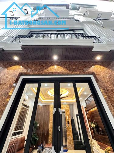 Chào mừng khách đến ngưỡng cửa Hoàng Gia giữa TT Cầu Giấy - Nhà 6 tầng thang máy - 10 Tỷ 5