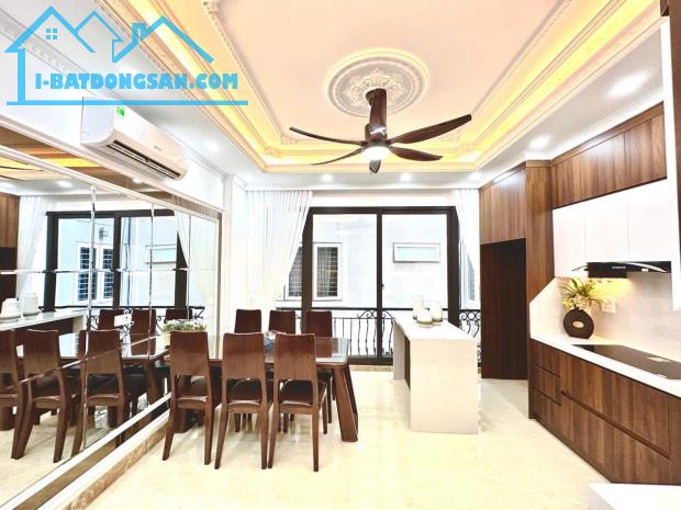 Chào mừng khách đến ngưỡng cửa Hoàng Gia giữa TT Cầu Giấy - Nhà 6 tầng thang máy - 10 Tỷ 5 - 3