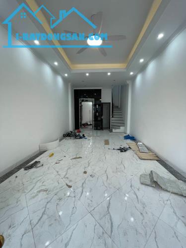 Bán Nhanh Nhà Bát Khối 42m 6 Tầng Thang Máy mặt tiền 3.9m Chỉ 8.4 Tỷ Long Biên Gara ÔTô - 1