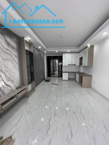 Bán Nhanh Nhà Bát Khối 42m 6 Tầng Thang Máy mặt tiền 3.9m Chỉ 8.4 Tỷ Long Biên Gara ÔTô - 2